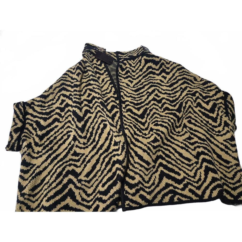 NWT Janice Apparel Black and Beige Zigzag Knit Ruana